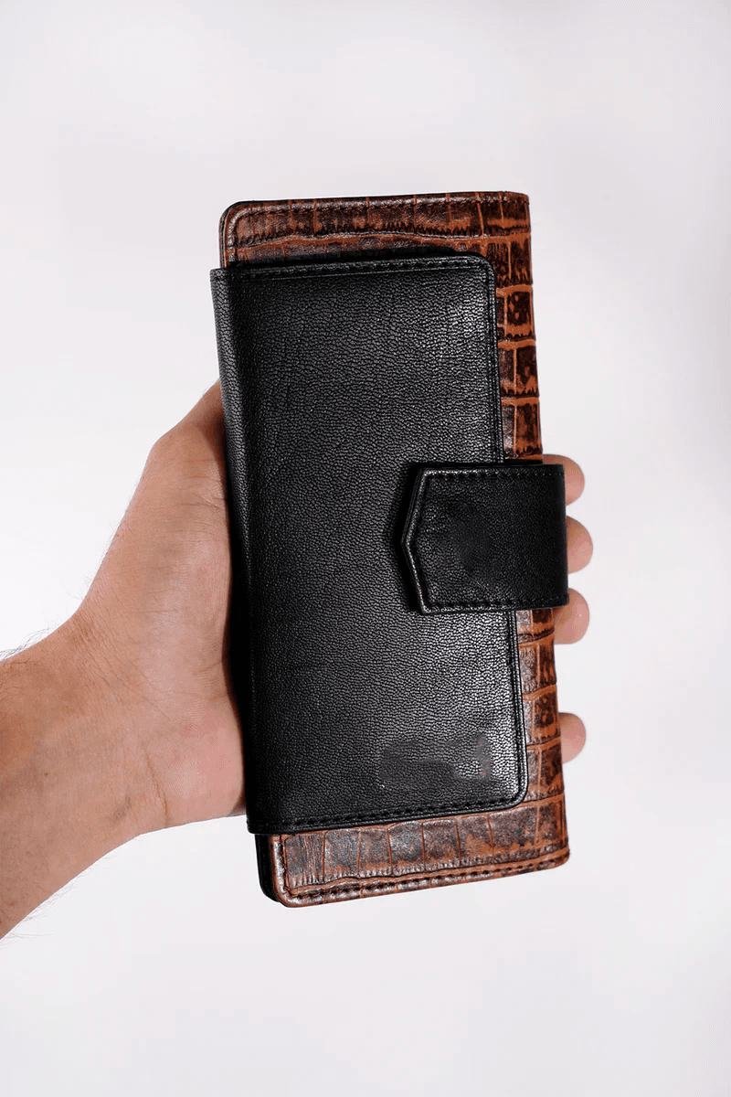 Charleston-mens-leather-long-wallet-brown-croc-texture-front-view-JULKE_800x